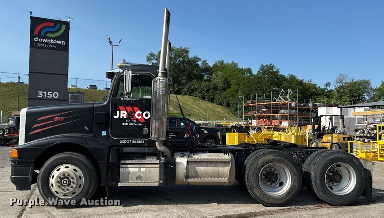 image for item DZ1488 1989 Peterbilt 377 semi truck