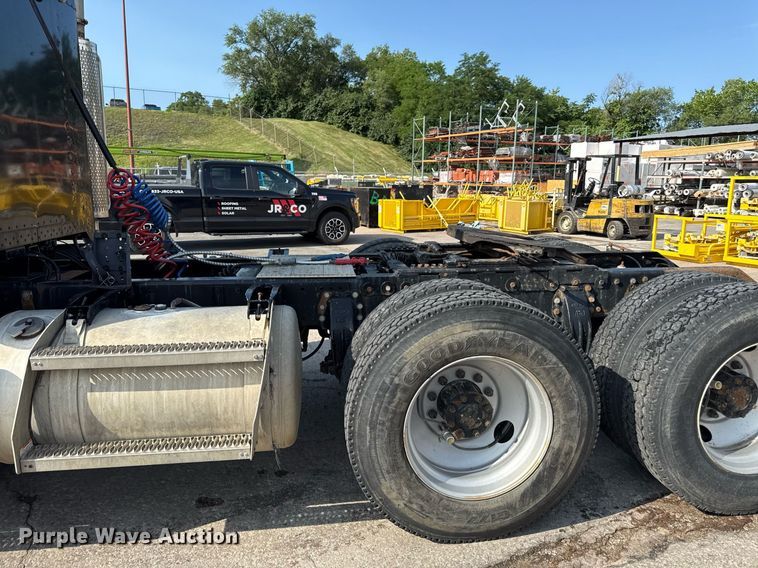 image for item DZ1488 1989 Peterbilt 377 semi truck