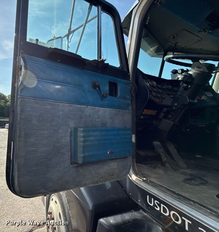 image for item DZ1488 1989 Peterbilt 377 semi truck