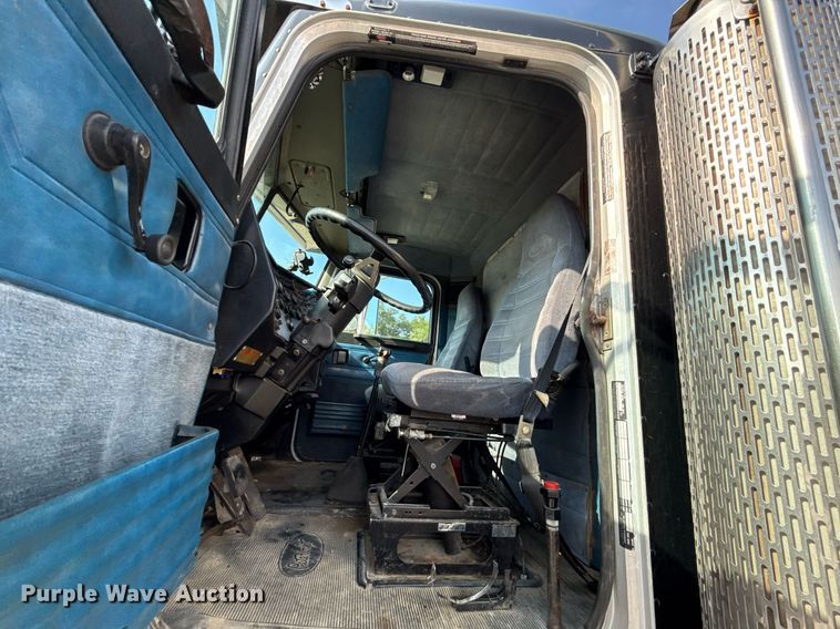 image for item DZ1488 1989 Peterbilt 377 semi truck