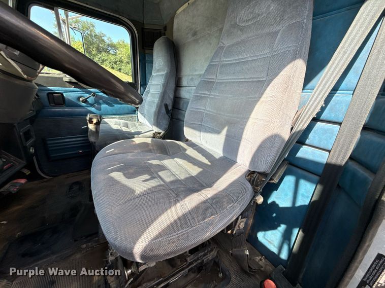 image for item DZ1488 1989 Peterbilt 377 semi truck