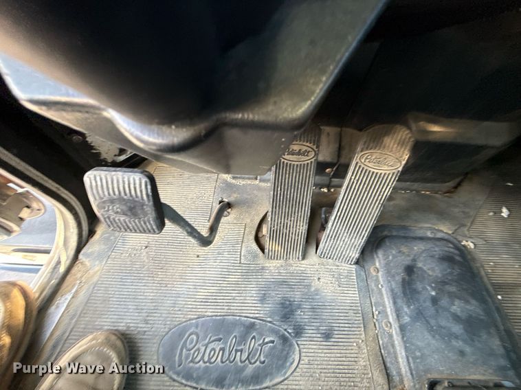 image for item DZ1488 1989 Peterbilt 377 semi truck