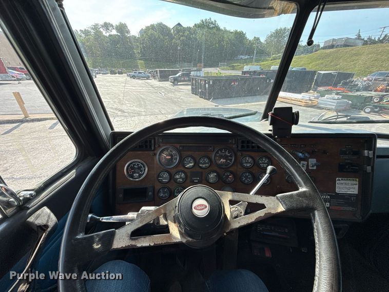 image for item DZ1488 1989 Peterbilt 377 semi truck