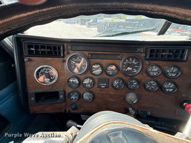 image for item DZ1488 1989 Peterbilt 377 semi truck