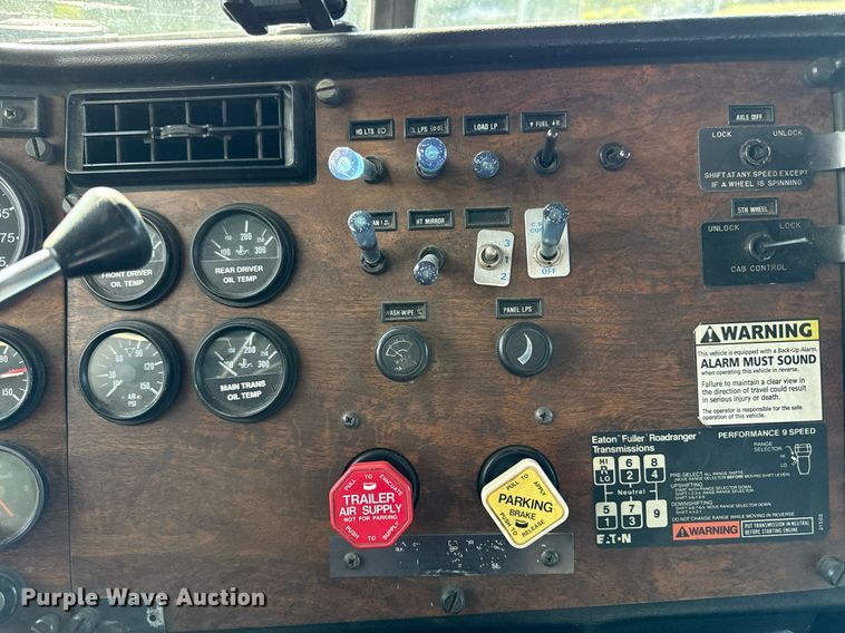 image for item DZ1488 1989 Peterbilt 377 semi truck