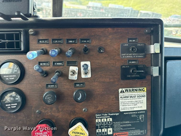 image for item DZ1488 1989 Peterbilt 377 semi truck