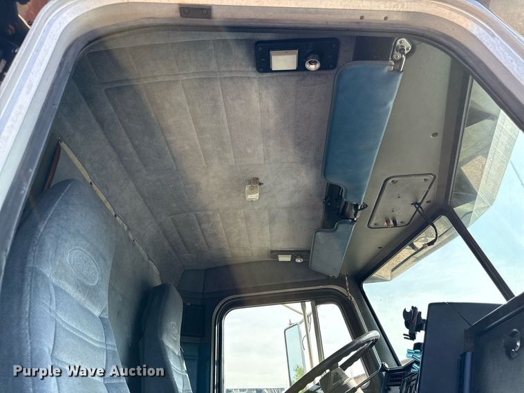 image for item DZ1488 1989 Peterbilt 377 semi truck