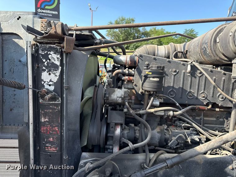 image for item DZ1488 1989 Peterbilt 377 semi truck