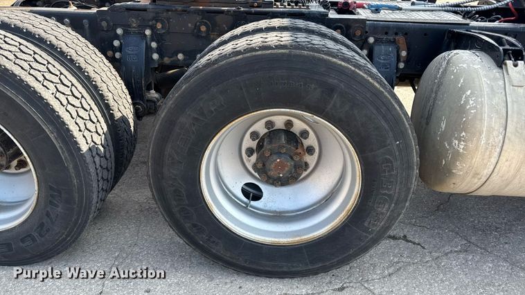 image for item DZ1488 1989 Peterbilt 377 semi truck