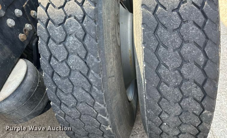 image for item DZ1488 1989 Peterbilt 377 semi truck