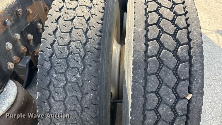 image for item DZ1488 1989 Peterbilt 377 semi truck