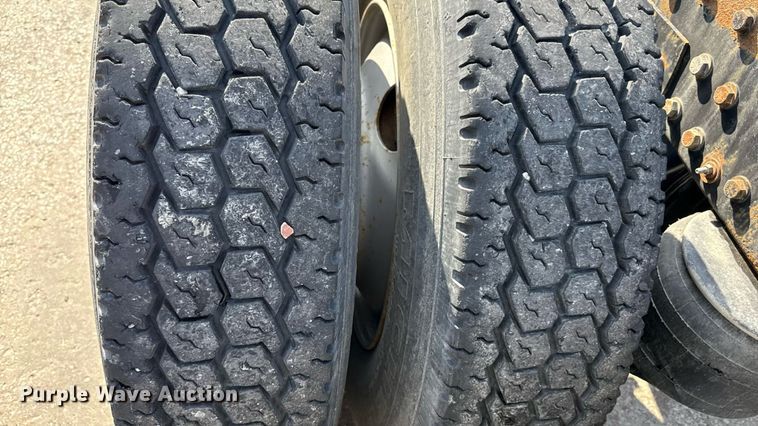 image for item DZ1488 1989 Peterbilt 377 semi truck