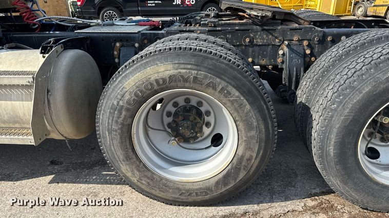 image for item DZ1488 1989 Peterbilt 377 semi truck