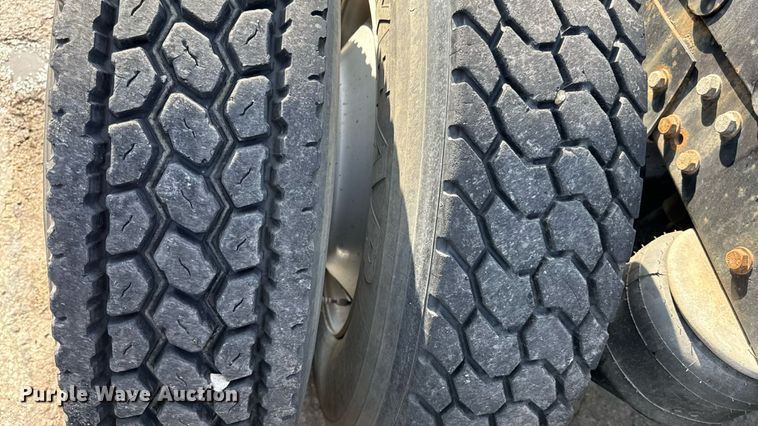 image for item DZ1488 1989 Peterbilt 377 semi truck