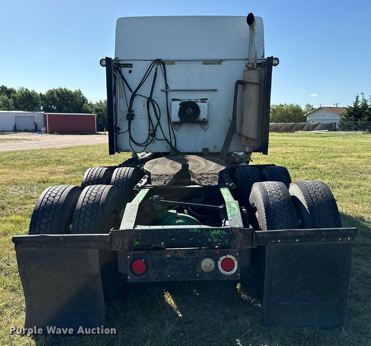 image for item DZ8628 2005 International 9400i semi truck