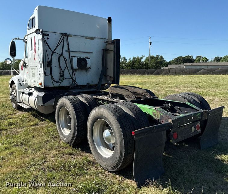 image for item DZ8628 2005 International 9400i semi truck