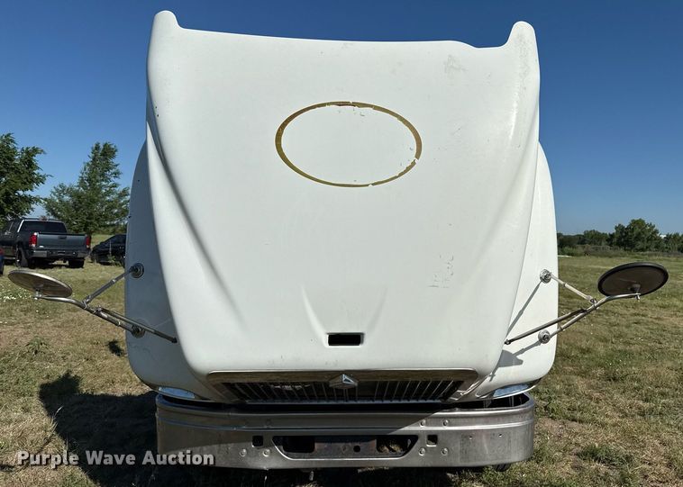 image for item DZ8628 2005 International 9400i semi truck