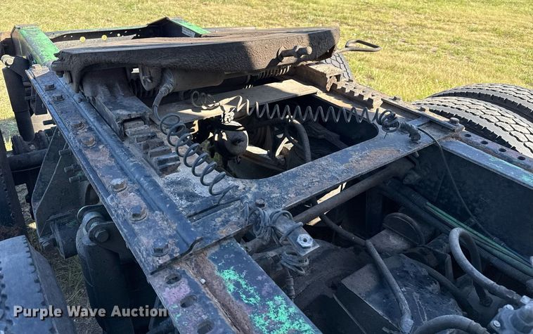 image for item DZ8628 2005 International 9400i semi truck