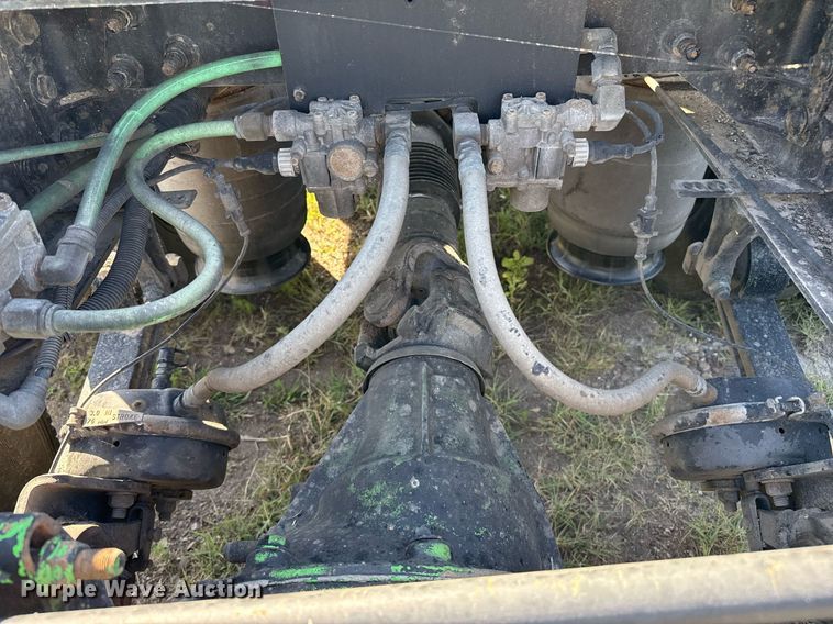 image for item DZ8628 2005 International 9400i semi truck