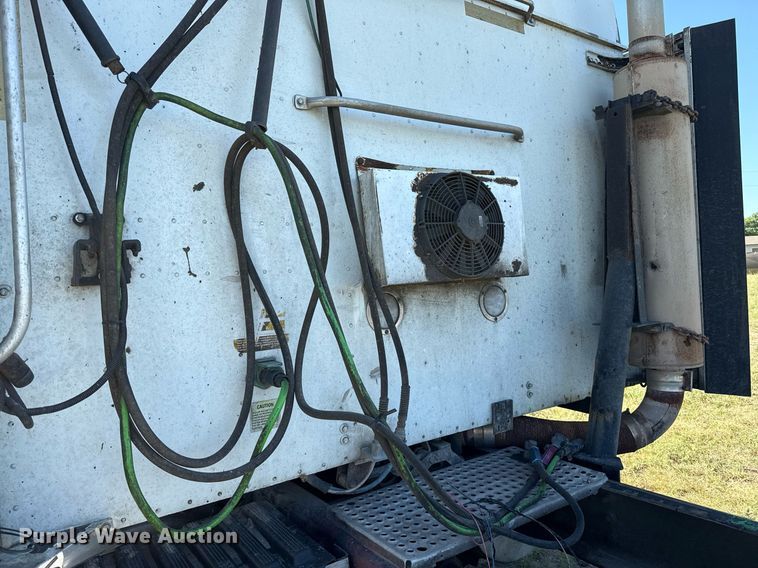 image for item DZ8628 2005 International 9400i semi truck