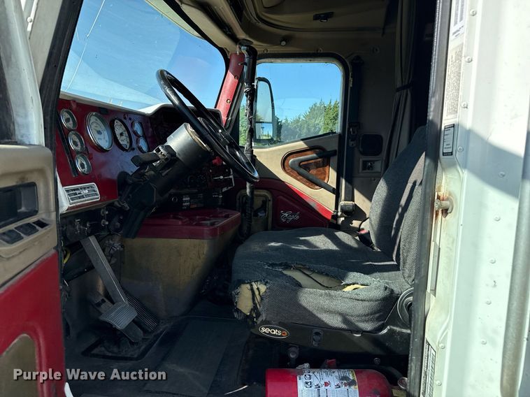 image for item DZ8628 2005 International 9400i semi truck