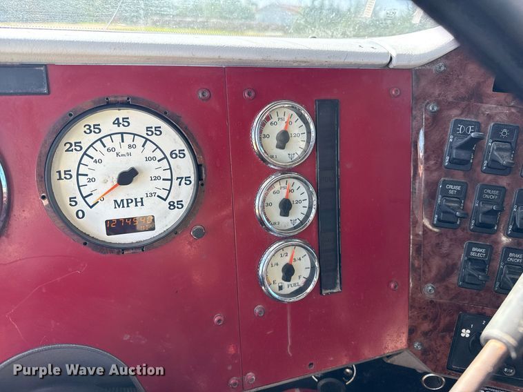 image for item DZ8628 2005 International 9400i semi truck