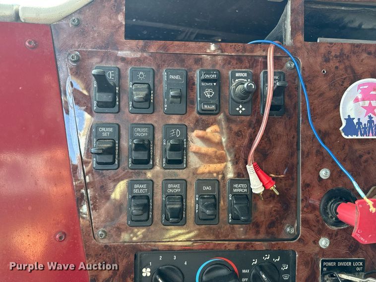 image for item DZ8628 2005 International 9400i semi truck