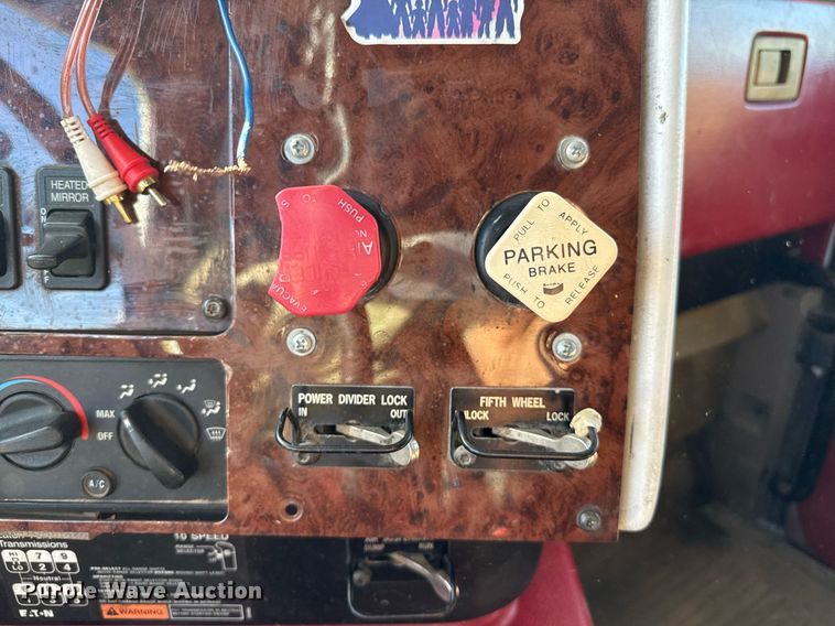 image for item DZ8628 2005 International 9400i semi truck