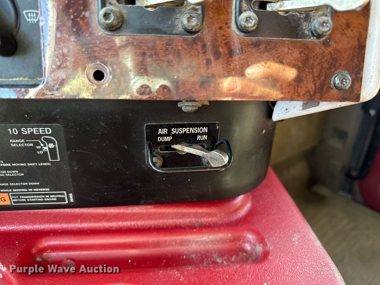 image for item DZ8628 2005 International 9400i semi truck