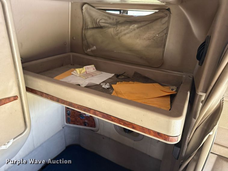 image for item DZ8628 2005 International 9400i semi truck