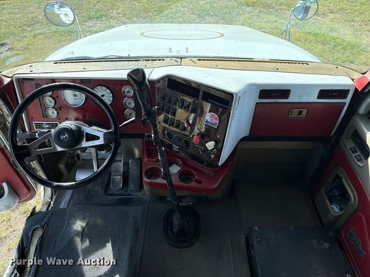 image for item DZ8628 2005 International 9400i semi truck