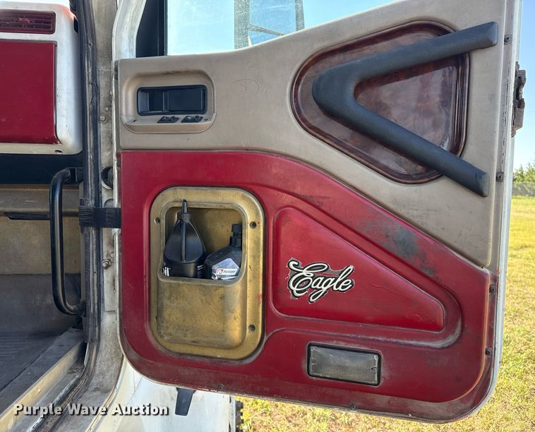 image for item DZ8628 2005 International 9400i semi truck