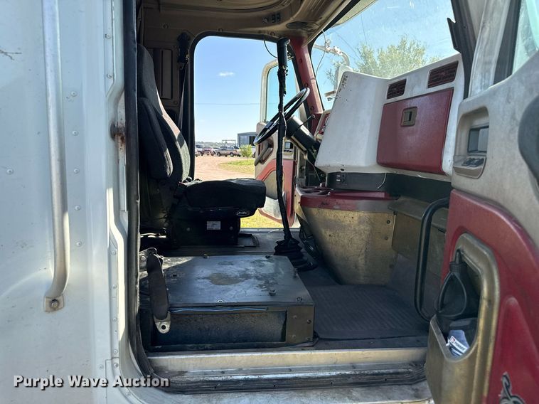 image for item DZ8628 2005 International 9400i semi truck