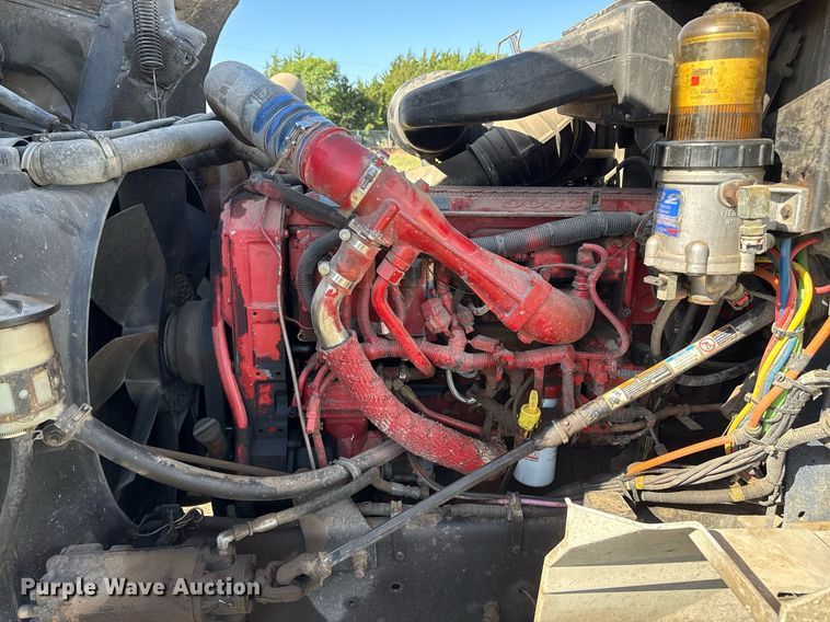 image for item DZ8628 2005 International 9400i semi truck