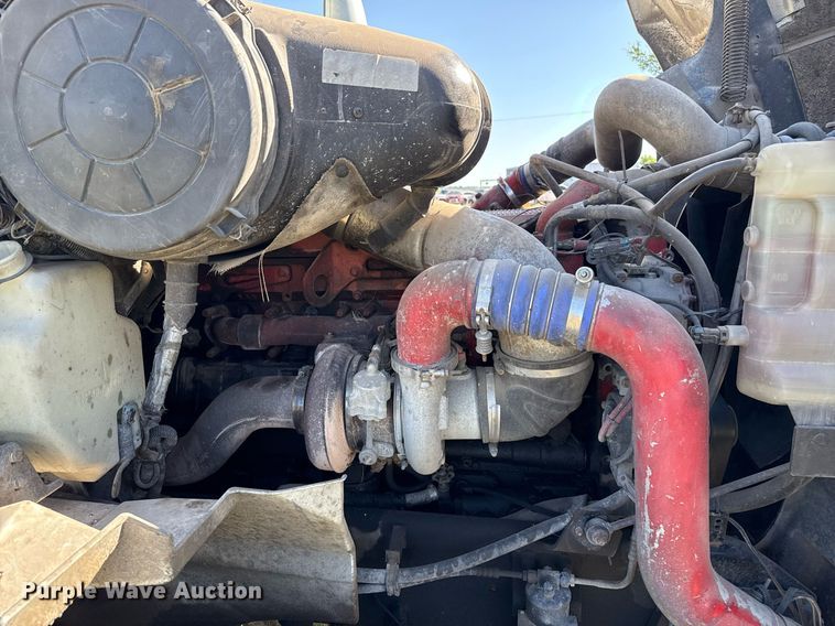 image for item DZ8628 2005 International 9400i semi truck