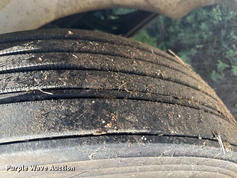 image for item DZ8628 2005 International 9400i semi truck