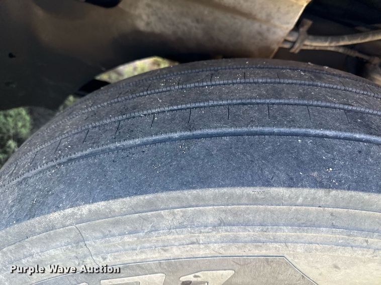 image for item DZ8628 2005 International 9400i semi truck