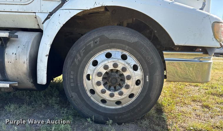 image for item DZ8628 2005 International 9400i semi truck