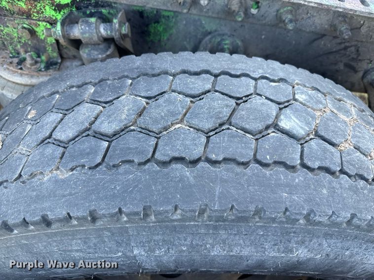 image for item DZ8628 2005 International 9400i semi truck