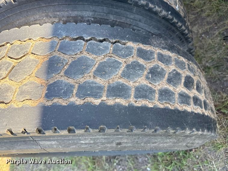 image for item DZ8628 2005 International 9400i semi truck