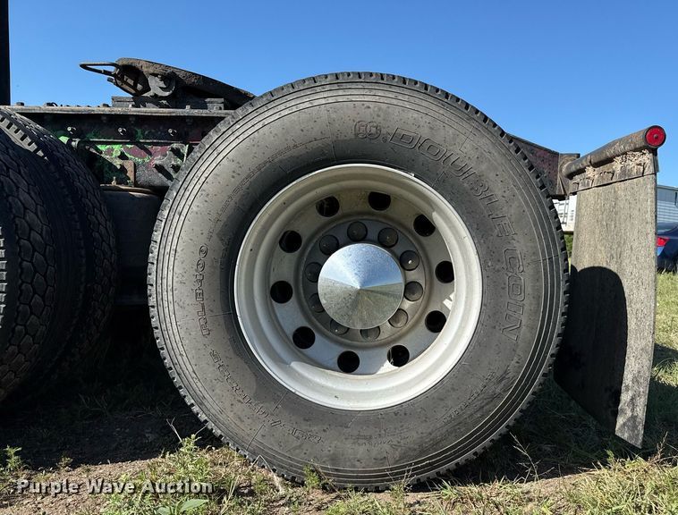 image for item DZ8628 2005 International 9400i semi truck