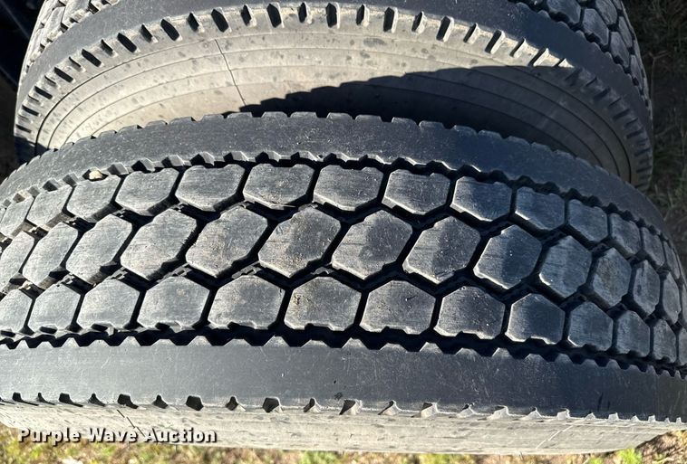 image for item DZ8628 2005 International 9400i semi truck