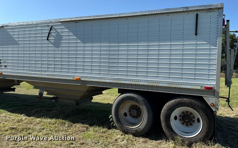 image for item DZ8629 2004 Wilson DWH-500 grain trailer