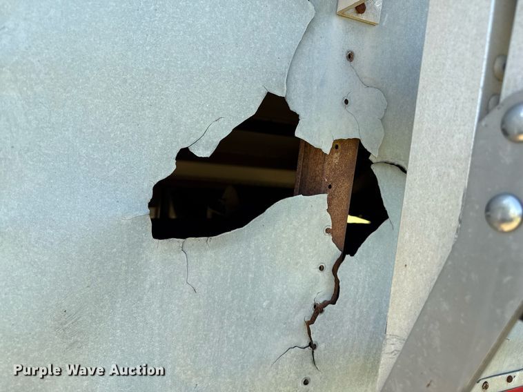 image for item DZ8629 2004 Wilson DWH-500 grain trailer