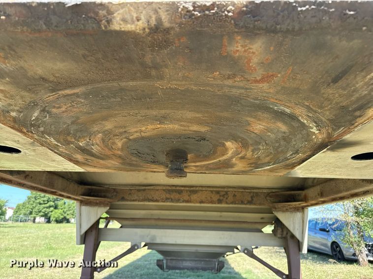 image for item DZ8629 2004 Wilson DWH-500 grain trailer