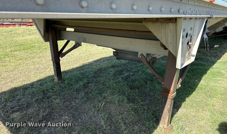 image for item DZ8629 2004 Wilson DWH-500 grain trailer