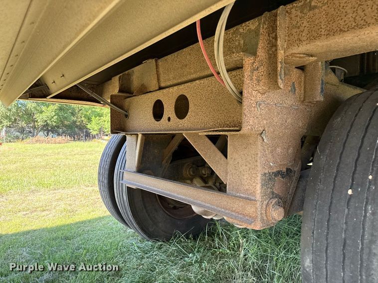 image for item DZ8629 2004 Wilson DWH-500 grain trailer
