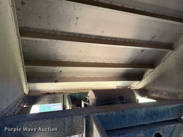 image for item DZ8629 2004 Wilson DWH-500 grain trailer