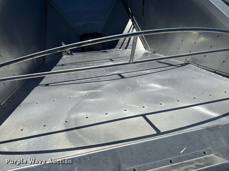 image for item DZ8629 2004 Wilson DWH-500 grain trailer