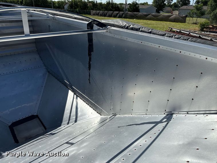 image for item DZ8629 2004 Wilson DWH-500 grain trailer